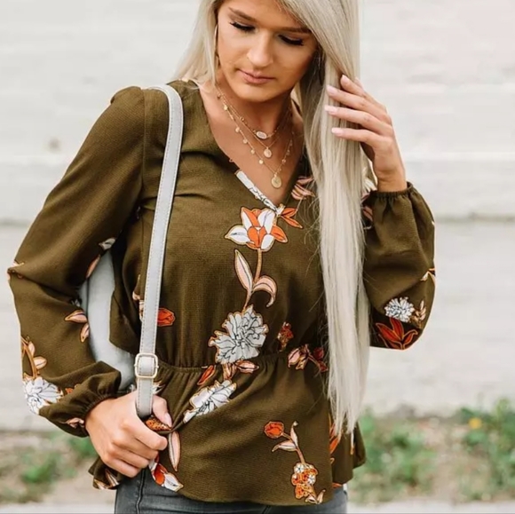 NWT! WILLOW AND ROOT! Olive Green Floral Peplum Top~ Buckle~ Size Small - Picture 2 of 11